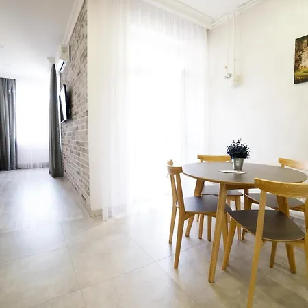 Lux Apartments Lviv Exterior photo